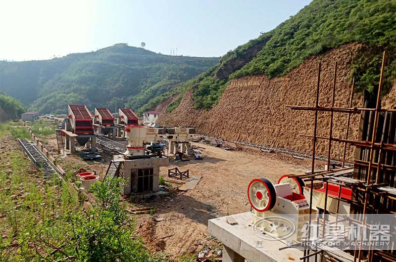 設(shè)備地基兩手抓，不誤生產(chǎn)緊掙錢