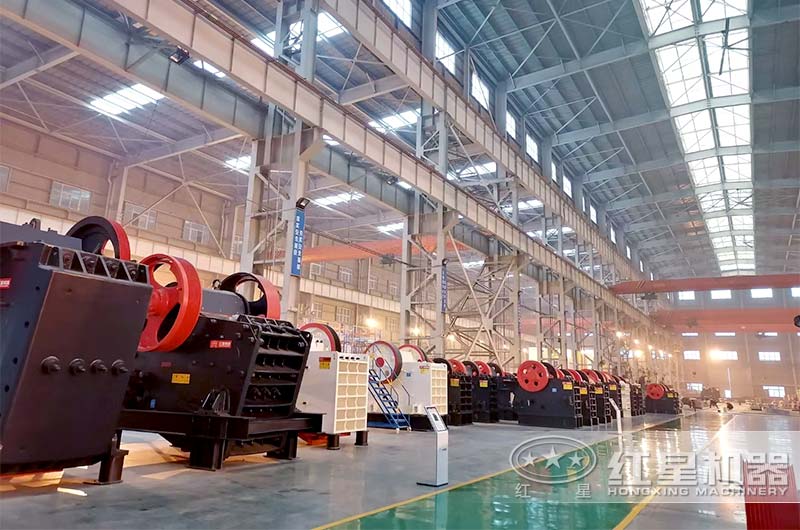 紅星顎式破碎機(jī)車間實(shí)拍 紅星顎式破碎機(jī)車間實(shí)拍