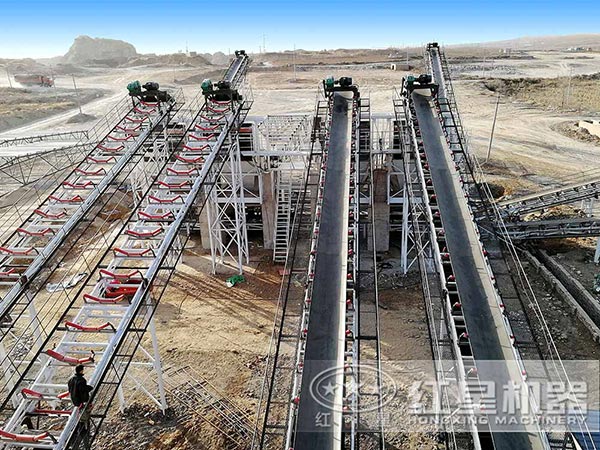 輸送機(jī)安裝、調(diào)試現(xiàn)場(chǎng)